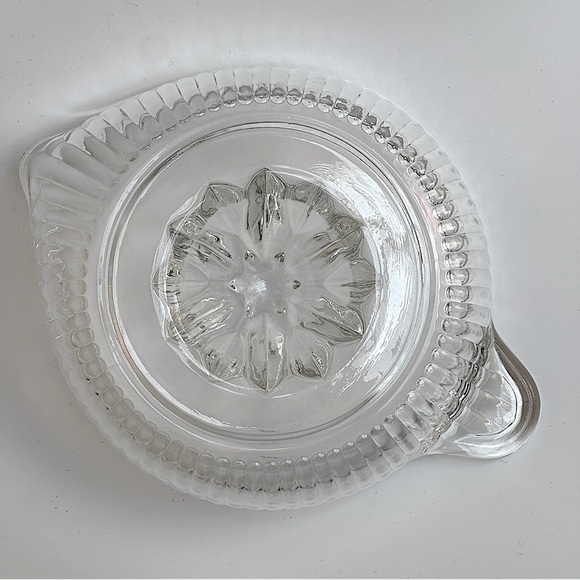 Vintage Heavy Clear Ribbed Glass Juicer With Tab Handle - Picture 5 of 7